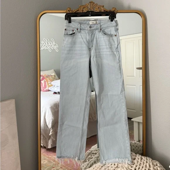 🤍🩵Abercrombie & Fitch Low Rise Baggy Jean🩵🤍 - Picture 9 of 11